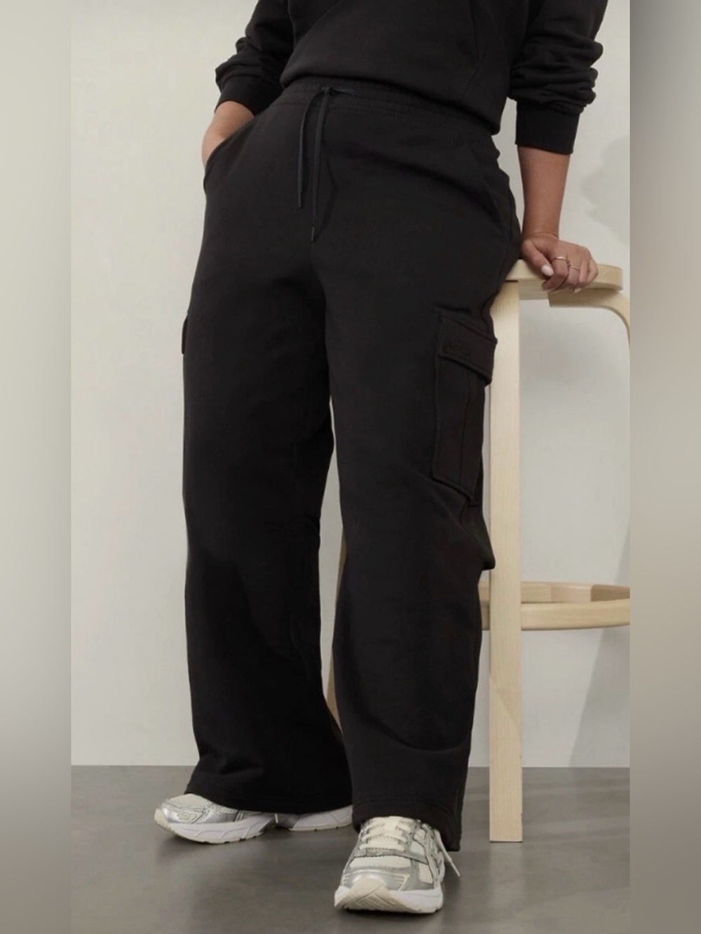 NEW ATHLETA BLACK FOREVER FLEECE MID RISE CARGO PANTS SWEATPANTS SZ XL/T